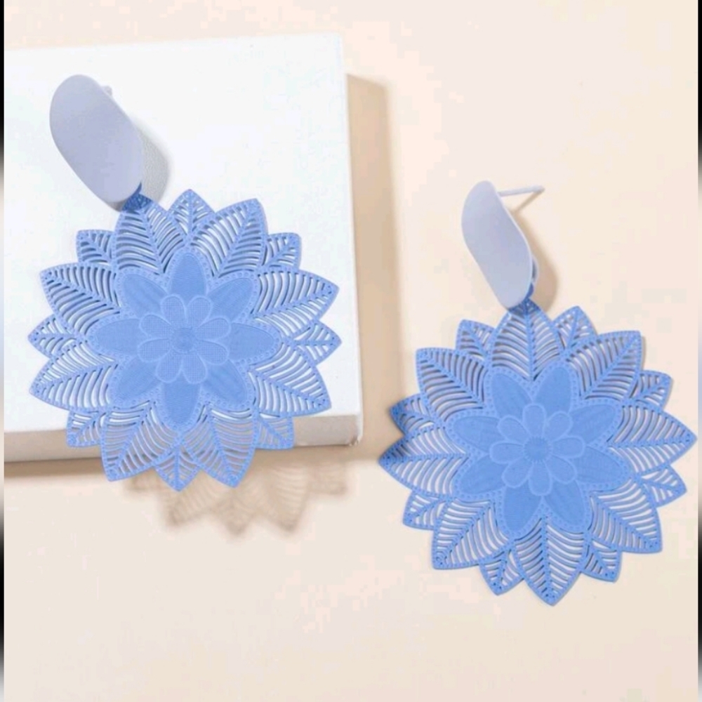 Hollow Out Flower Drop Earrings